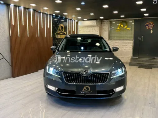 سكودا سوبيرب 2019 أبيض مستعملة للبيع - 2