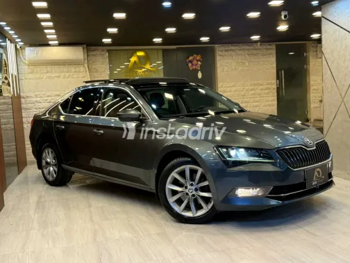 سكودا سوبيرب 2019 أبيض مستعملة للبيع - 3