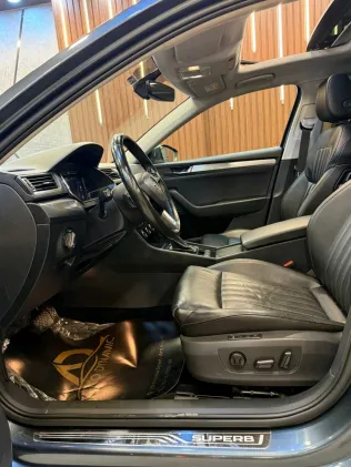 سكودا سوبيرب 2019 أبيض مستعملة للبيع