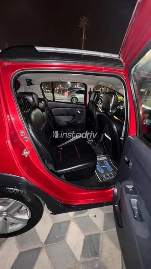 Renault Sandero 2016 Red Used for Sale - 6