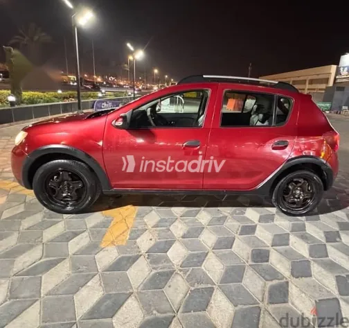 Renault Sandero 2016 Red Used for Sale - 9