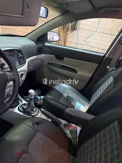 هيونداي اكسنت 2010 رمادي مستعملة للبيع - 4