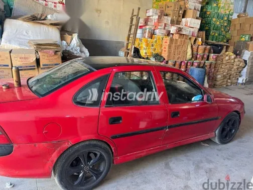 اوبل فيكترا 1997 أحمر مستعملة للبيع - 3
