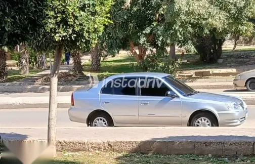 هيونداي فيرنا 2007 فضي مستعملة للبيع - 1