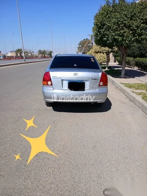 هيونداي فيرنا 2007 فضي مستعملة للبيع - 3