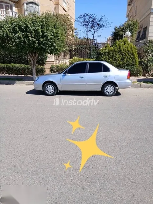 هيونداي فيرنا 2007 فضي مستعملة للبيع - 4