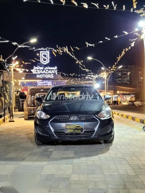 هيونداي اكسنت 2012 رمادي مستعملة للبيع - 1