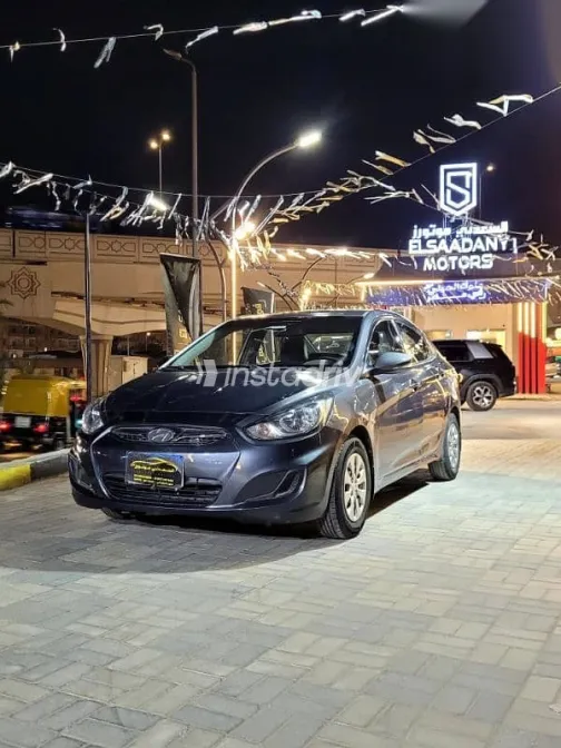 هيونداي اكسنت 2012 رمادي مستعملة للبيع - 2