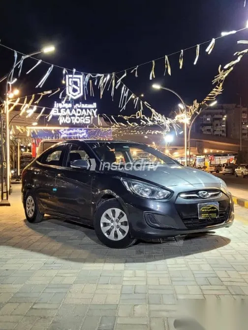 هيونداي اكسنت 2012 رمادي مستعملة للبيع - 4