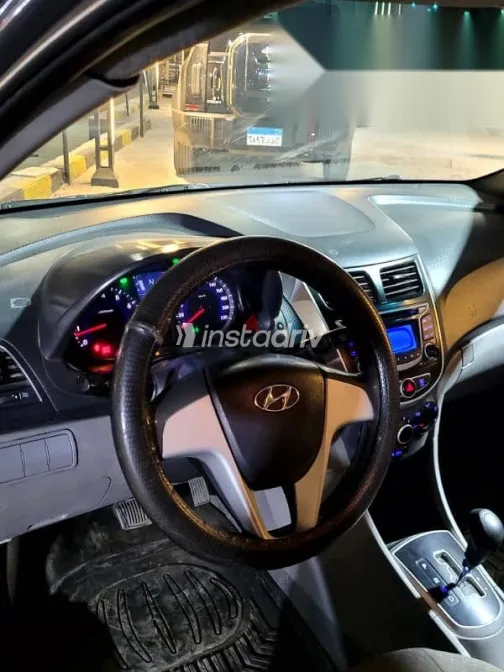 هيونداي اكسنت 2012 رمادي مستعملة للبيع - 6