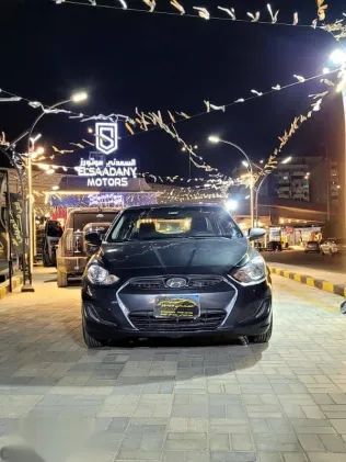 هيونداي اكسنت 2012 رمادي مستعملة للبيع