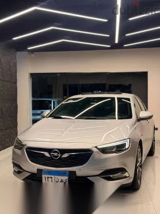 اوبل أنسيجنيا 2019 فضي مستعملة للبيع