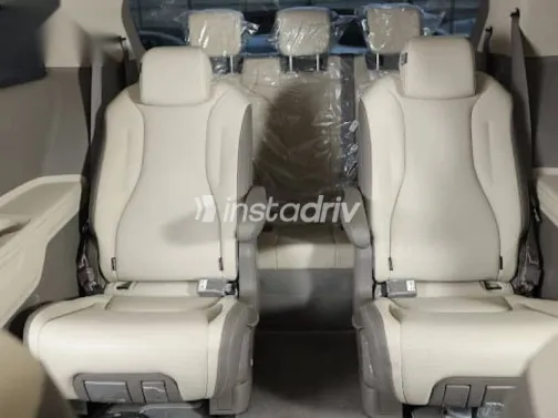 كيا كارنفال 2024 أسود جديدة للبيع - 4