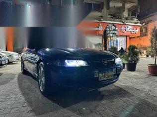 اوبل فيكترا 1996 أزرق غامق مستعملة للبيع