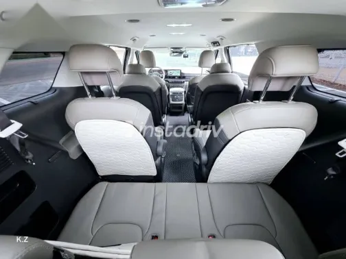 كيا كارنفال 2025 أسود جديدة للبيع - 4