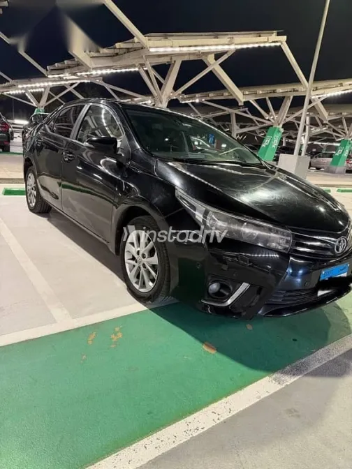 تويوتا كورولا 2014 أسود مستعملة للبيع - 2