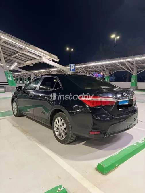 تويوتا كورولا 2014 أسود مستعملة للبيع - 3