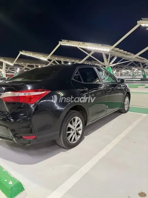 تويوتا كورولا 2014 أسود مستعملة للبيع - 5