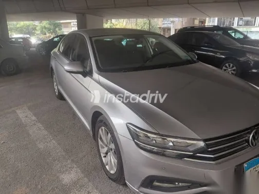 فولكس فاغن باسات 2022 فضي مستعملة للبيع - 2