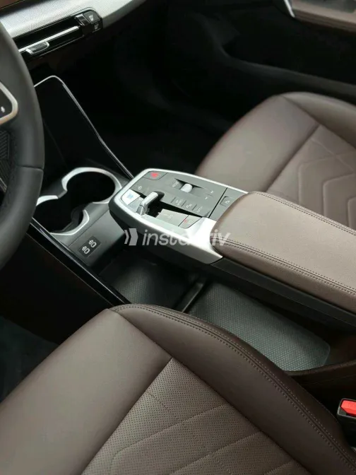 BMW IX1 2025 White Used for Sale - 10