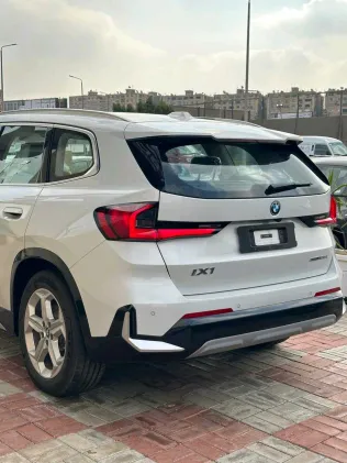 بي ام دبليو اى اكس 1 2025 أبيض مستعملة للبيع