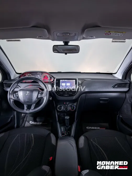 Peugeot 208 2015 White Used for Sale - 1