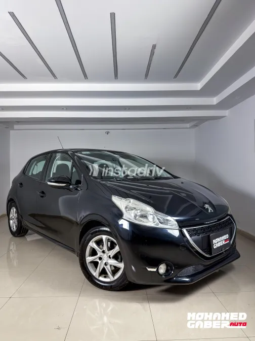 Peugeot 208 2015 White Used for Sale - 2