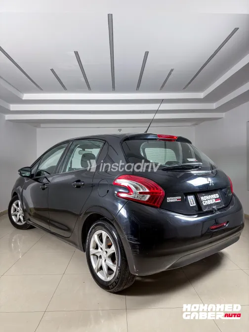 Peugeot 208 2015 White Used for Sale - 3