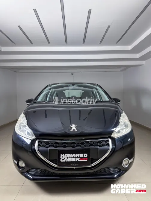 Peugeot 208 2015 White Used for Sale - 4