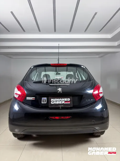 Peugeot 208 2015 White Used for Sale - 5