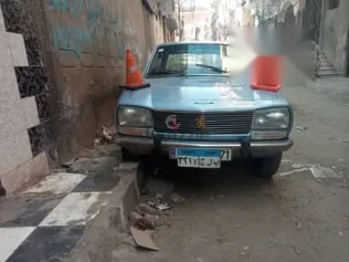 بيجو 504 1977 أزرق غامق مستعملة للبيع