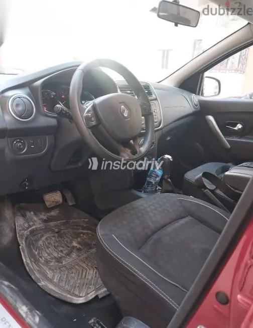 Renault Sandero 2016 Red Used for Sale - 4