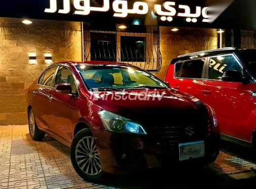 سوزوكى سياز 2016 أحمر مستعملة للبيع - 1
