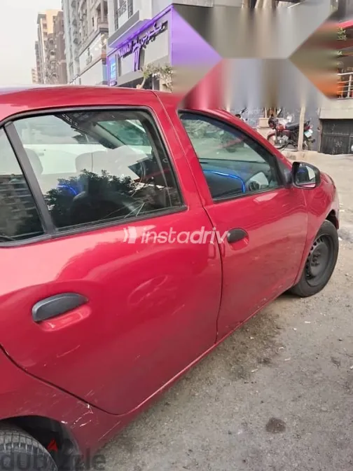 Renault Logan 2017 Red Used for Sale - 1