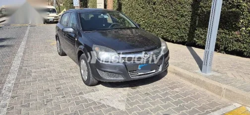 اوبل أسترا 2009 رمادي مستعملة للبيع - 1