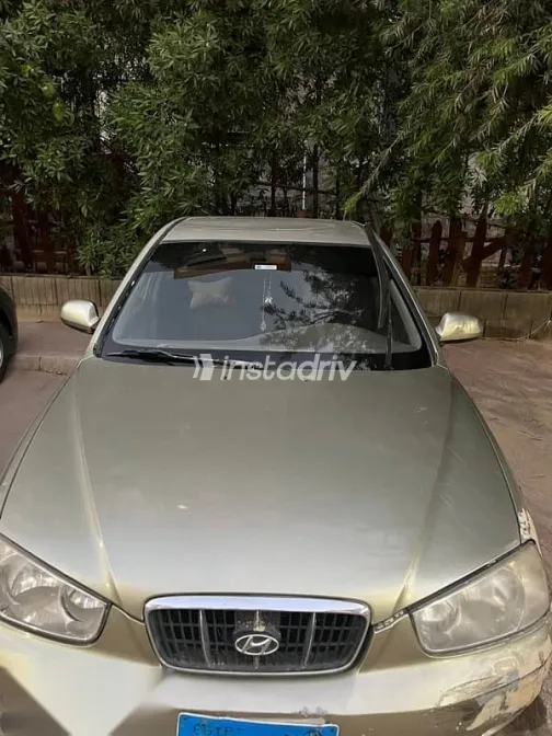 هيونداي افانتي 2000 ذهبي مستعملة للبيع - 2