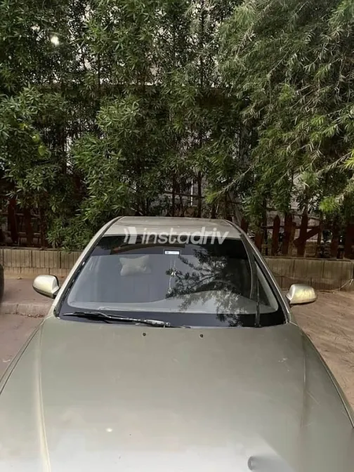 Hyundai Avante 2000 Gold Used for Sale - 2