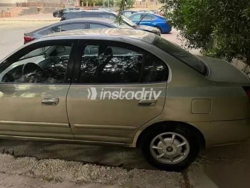 Hyundai Avante 2000 Gold Used for Sale - 6