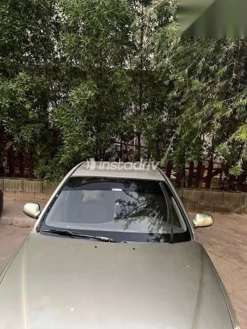 Hyundai Avante 2000 Gold Used for Sale - 7