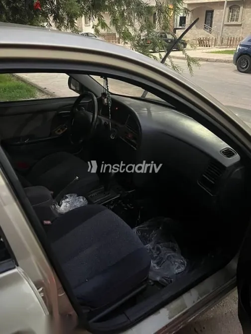 Hyundai Avante 2000 Gold Used for Sale - 8