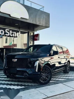 كاديلاك اسكاليد 2025 أسود جديدة للبيع