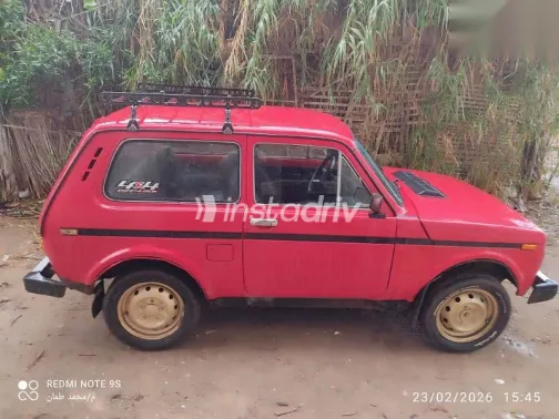 لادا نيفا 1983 أحمر مستعملة للبيع - 2