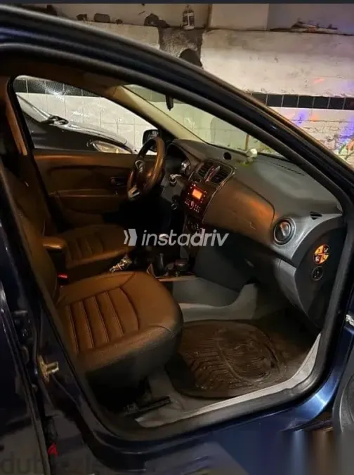 رينو لوجان 2018 أزرق غامق مستعملة للبيع - 3