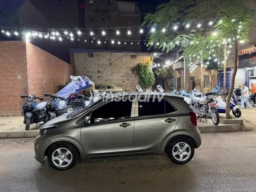 كيا بيكانتو 2020 رمادي مستعملة للبيع - 1