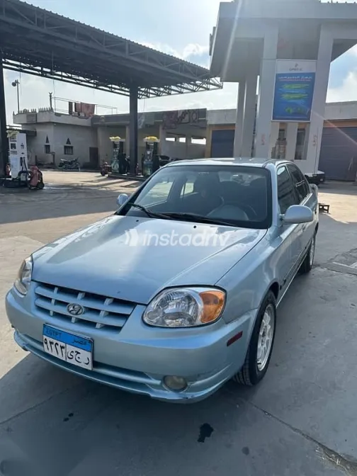 هيونداي فيرنا 2005 أزرق غامق مستعملة للبيع - 2