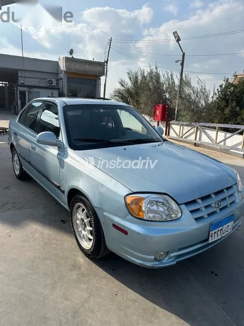هيونداي فيرنا 2005 أزرق غامق مستعملة للبيع - 3