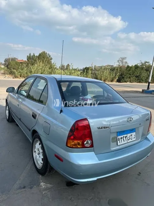 هيونداي فيرنا 2005 أزرق غامق مستعملة للبيع - 4