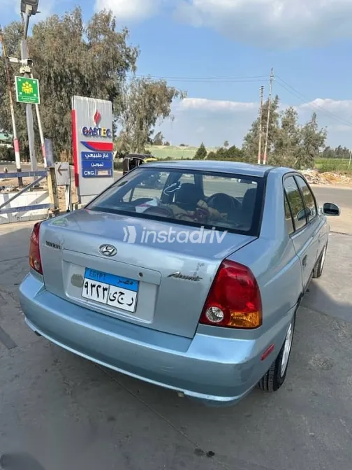 هيونداي فيرنا 2005 أزرق غامق مستعملة للبيع - 5