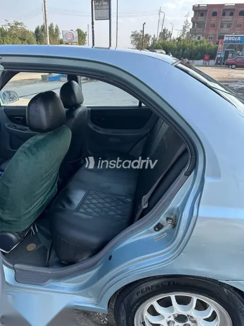 هيونداي فيرنا 2005 أزرق غامق مستعملة للبيع - 6