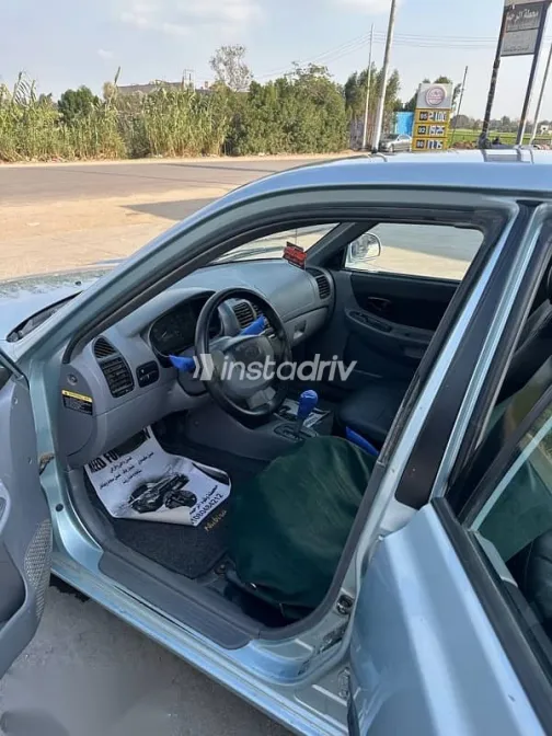 هيونداي فيرنا 2005 أزرق غامق مستعملة للبيع - 8